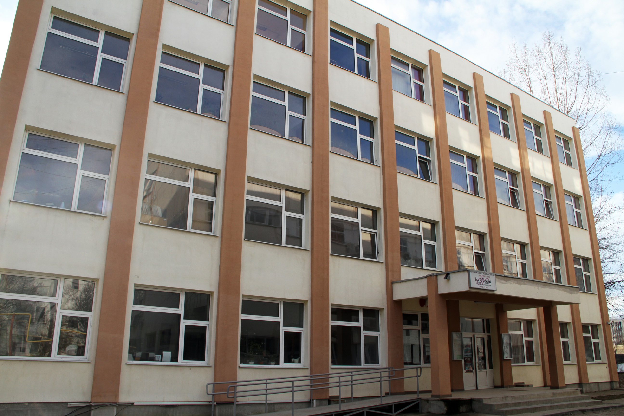 Liceul Teoretic Bilingv Ita Wegman